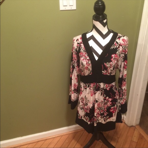 Tops - 📍🌸Floral  shirt